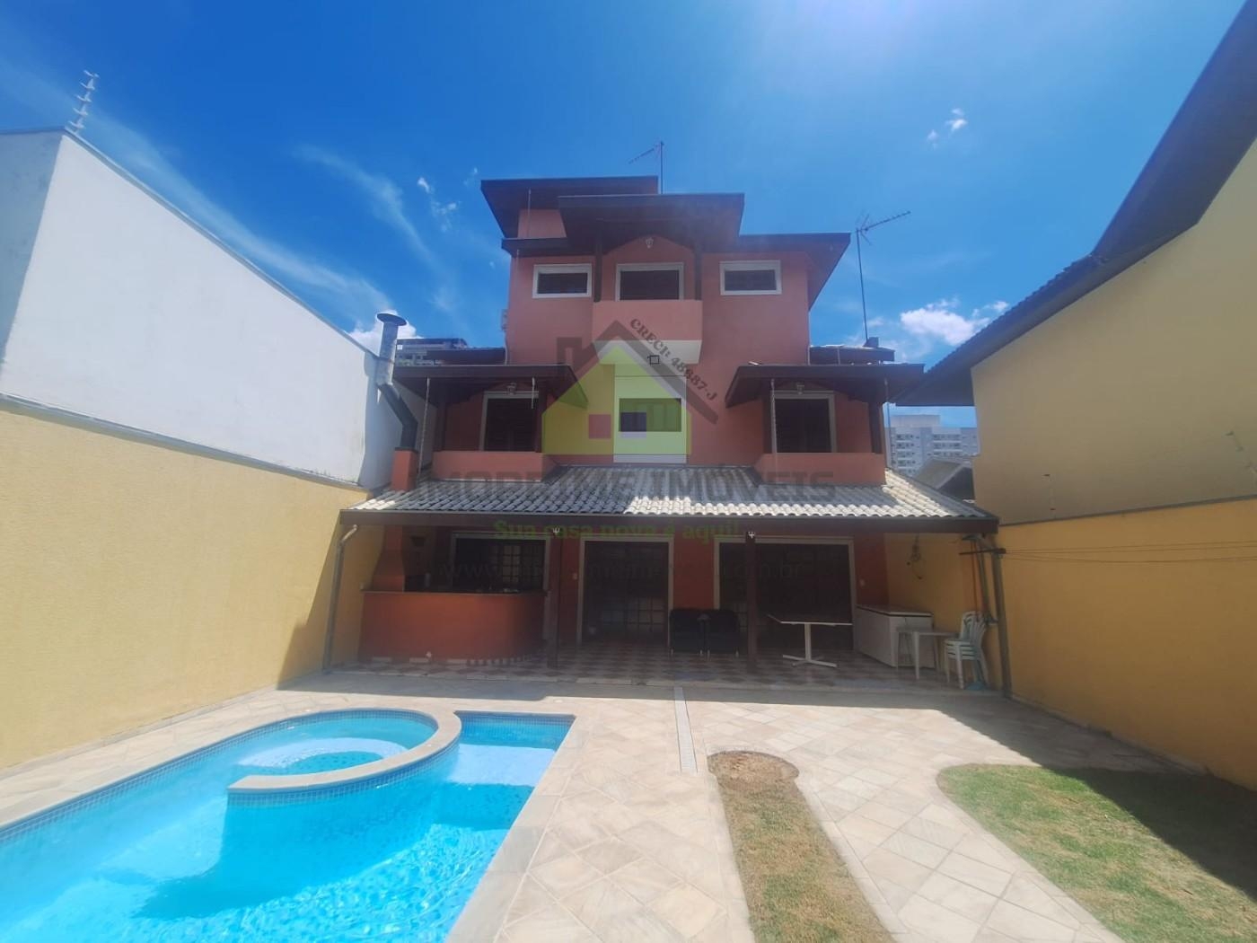 Casa, 3 quartos, 203 m² - Foto 1